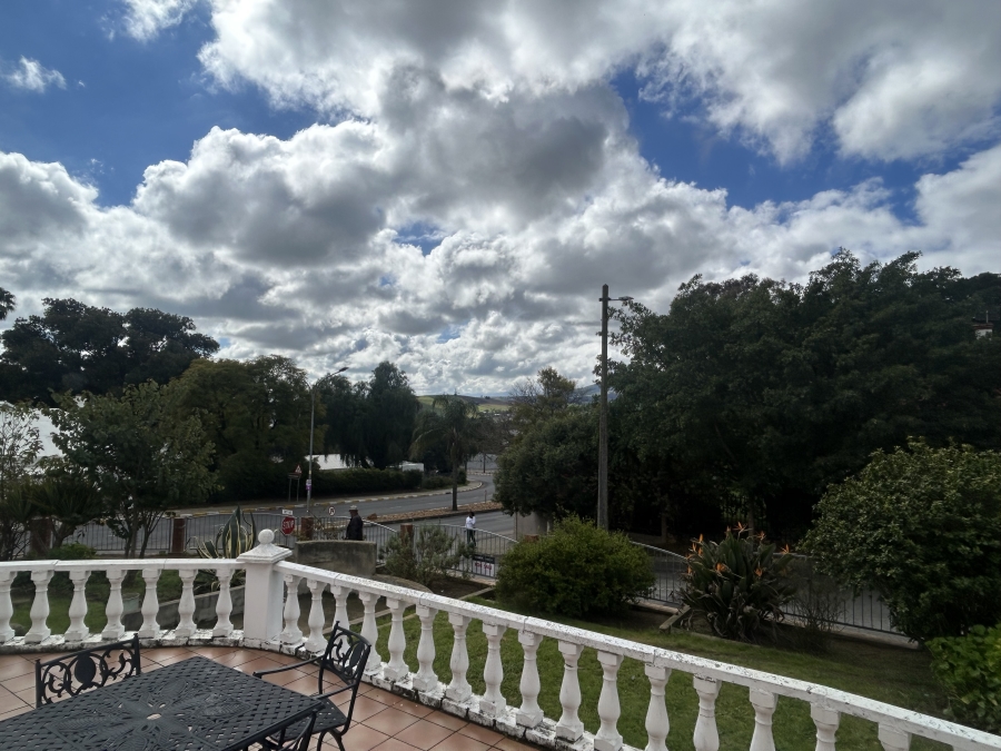 6 Bedroom Property for Sale in Uitsig Western Cape